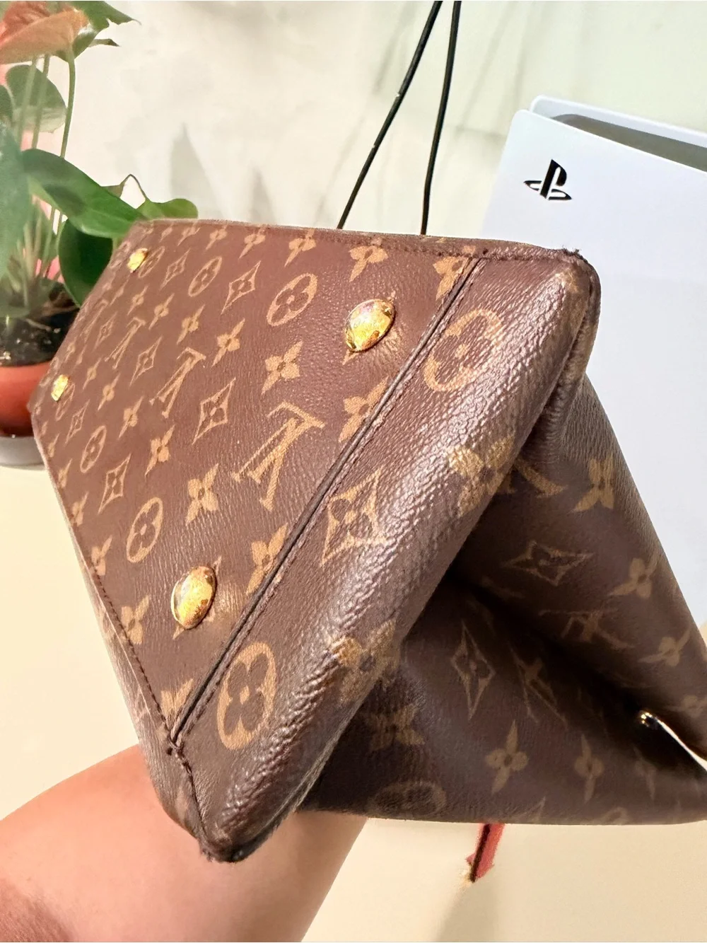 Louis Vuitton classic louis